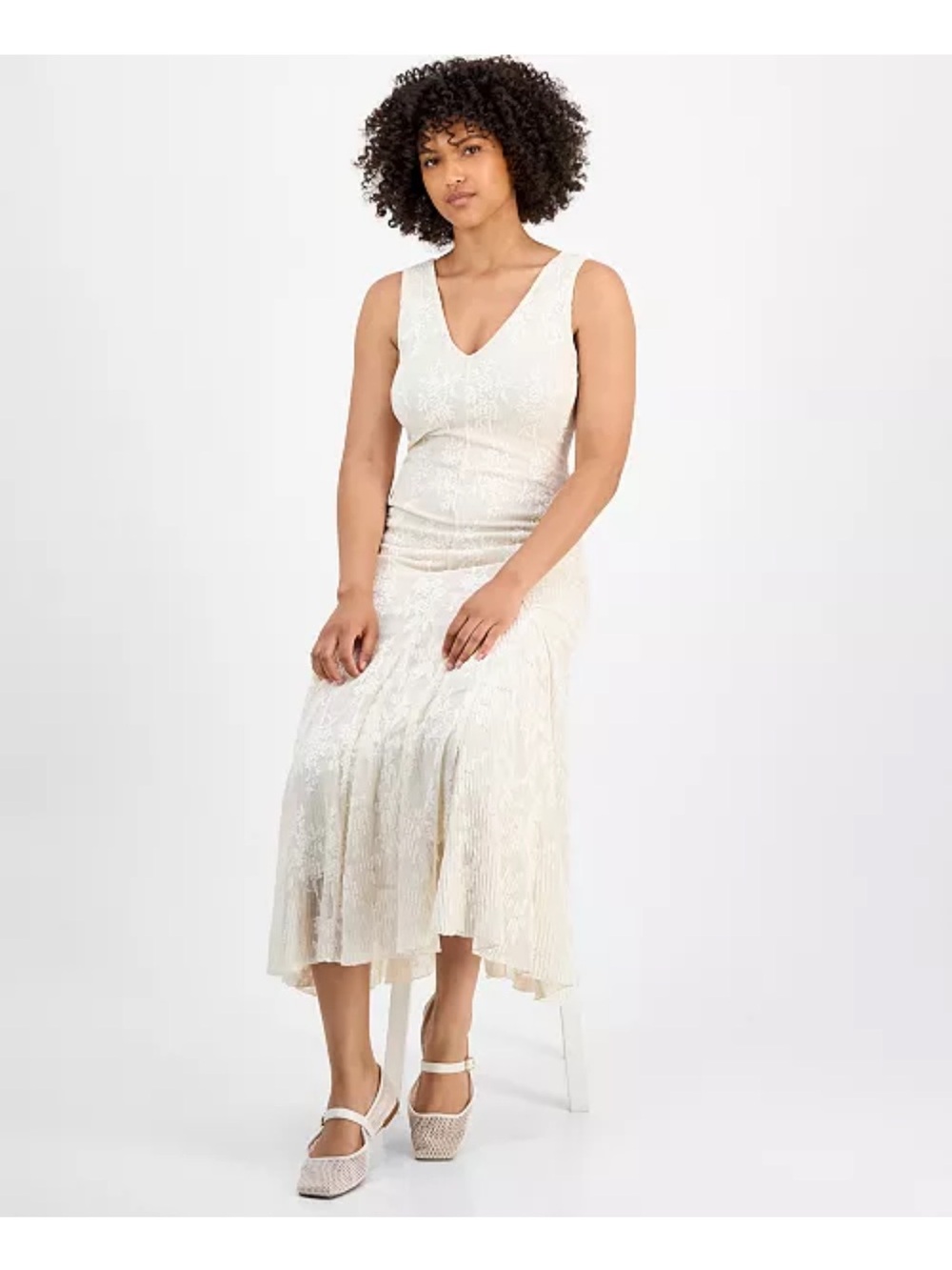 Elegant Ivory Lace Maxi Dress with V-Neck - Picture 2 of 7